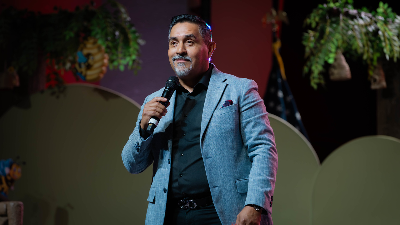 Pastor Luis Sánchez Predicando en Águilas CFC
